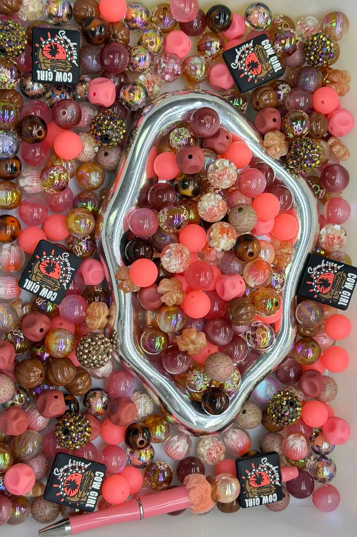 10.24 FOCAL MIX BEADS:cow girl