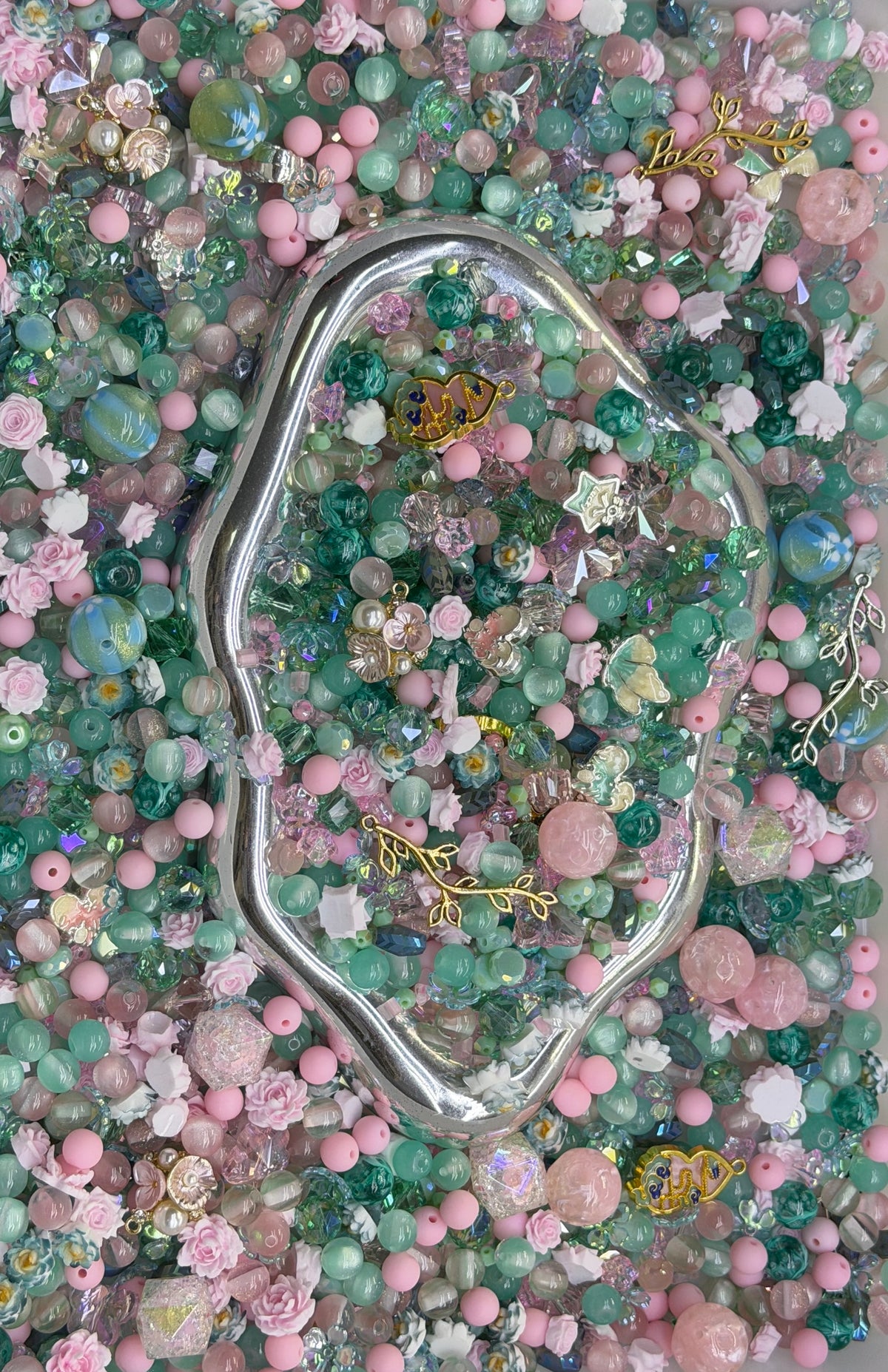 10.29 PHONE CHAIN MIX BEADS:teal and pink