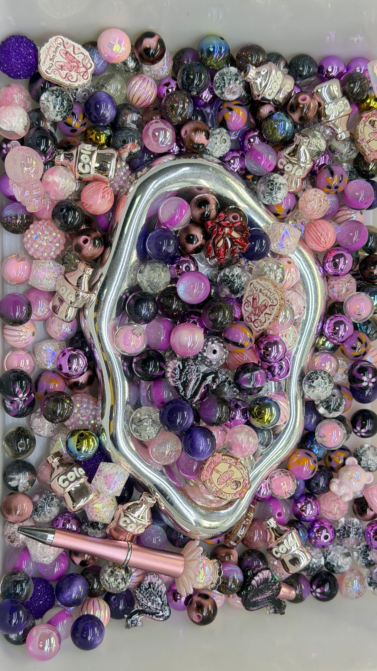 10.30 Acrylic FOCAL MIX BEADS:pink swan