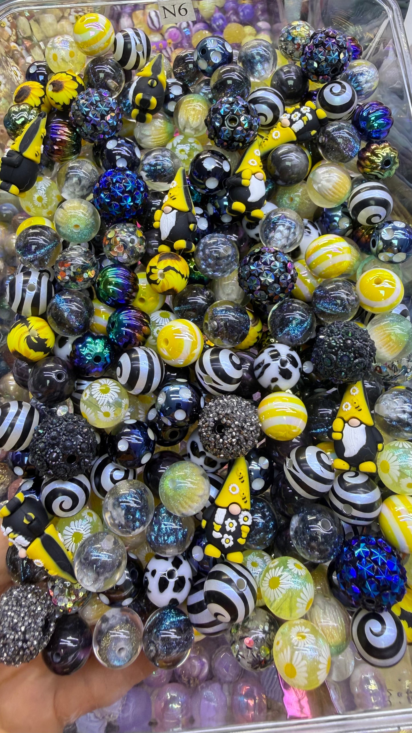 8.22 FOCAL MIX BEADS: N6 gnomebody like you