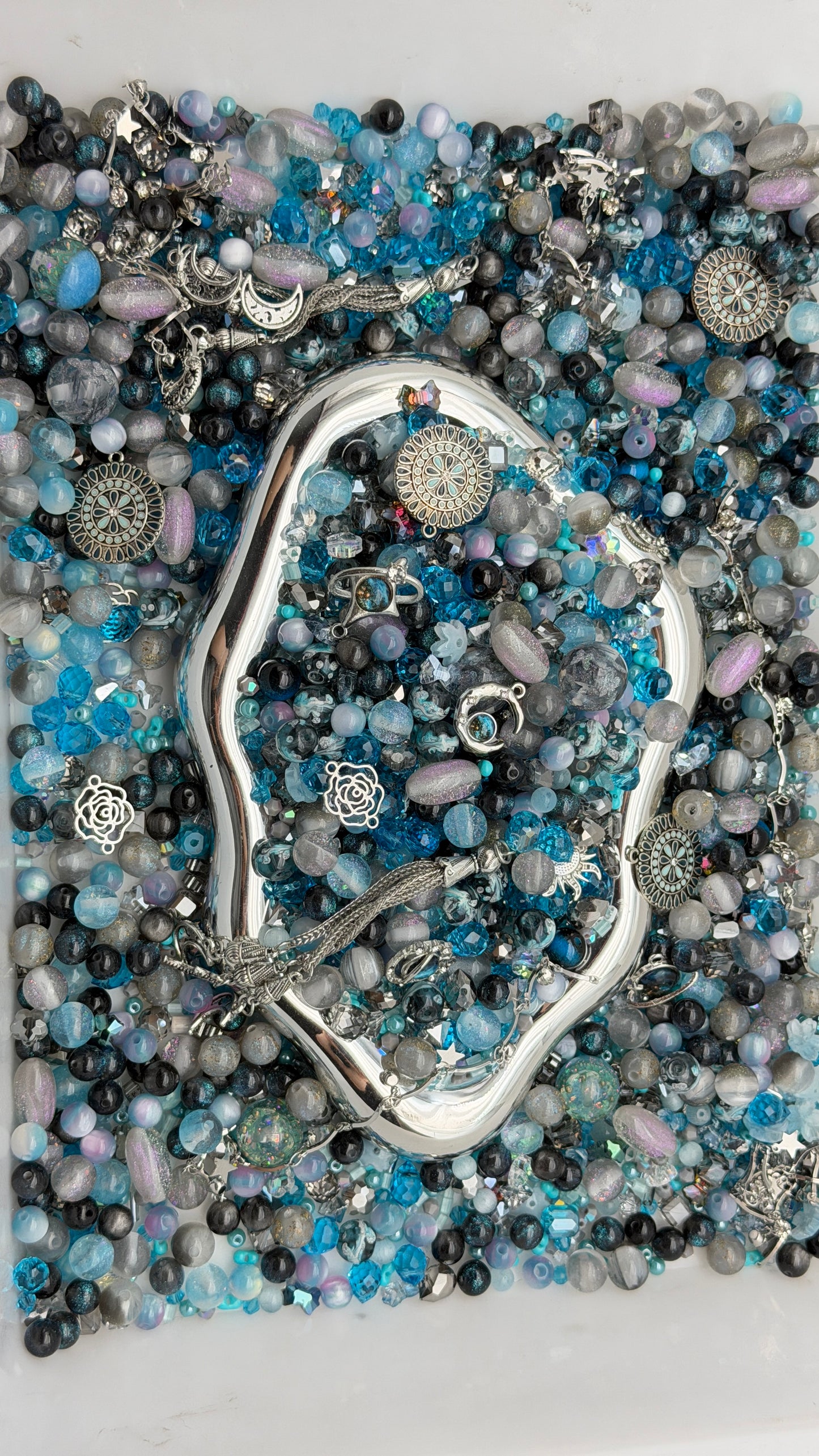 8.23 PHONE CHAIN MIX BEADS:sliver and bule