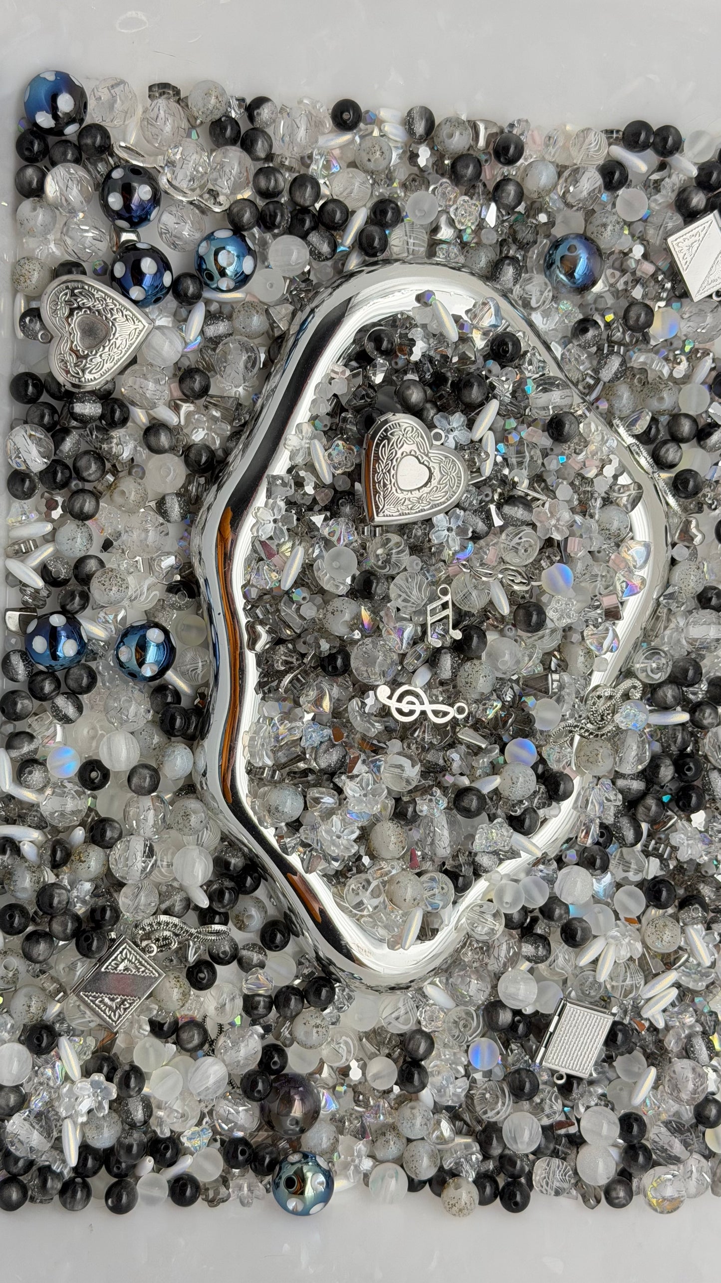 8.21 PHONE CHAIN MIX BEADS:sliver heart
