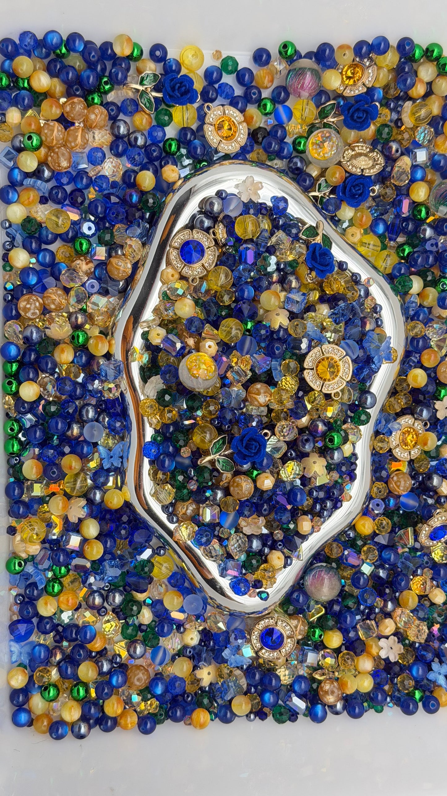 8.21 PHONE CHAIN MIX BEADS:bule and yellow